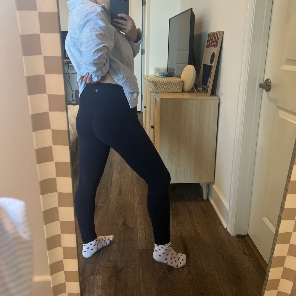 Lululemon navy wunder under 7/8 length - Picture 2 of 5